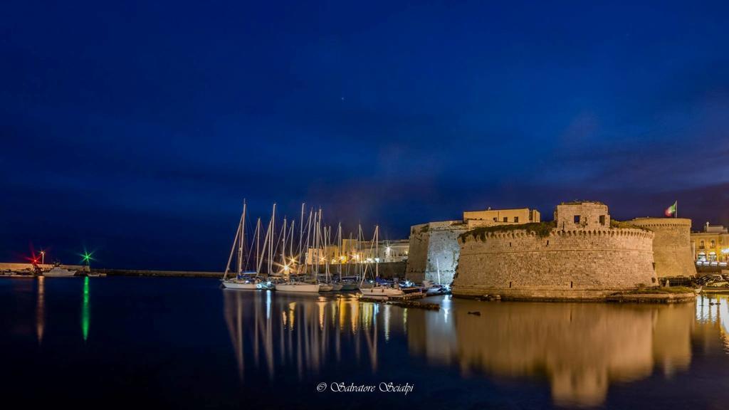 La Casa Del Turista Bed & Breakfast Gallipoli Bagian luar foto
