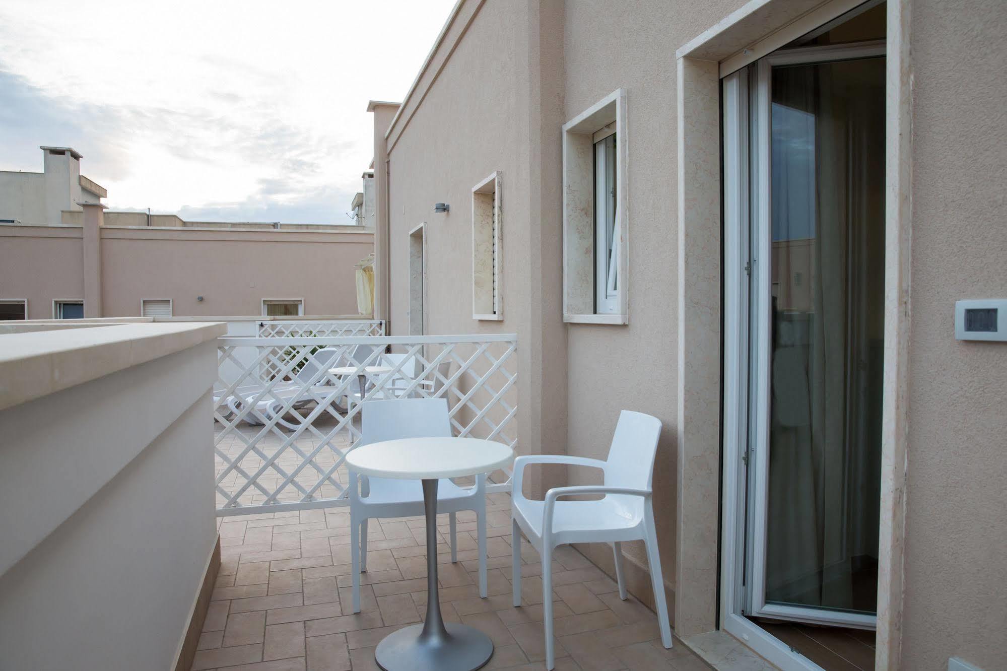 La Casa Del Turista Bed & Breakfast Gallipoli Bagian luar foto